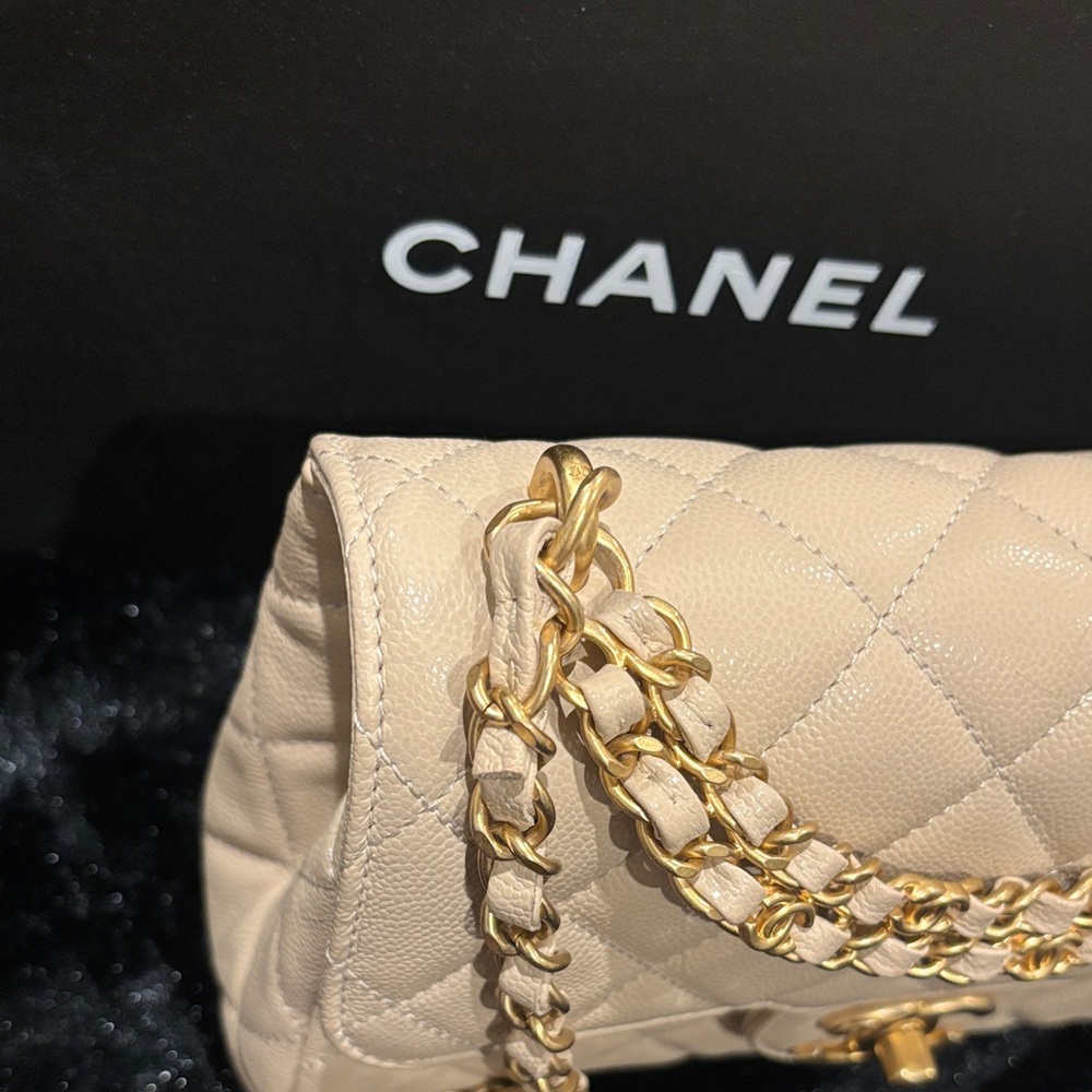 CHANEL 2025 BEIGE SMALL CC CHAIN FLAP BAG - Picture 10 of 11